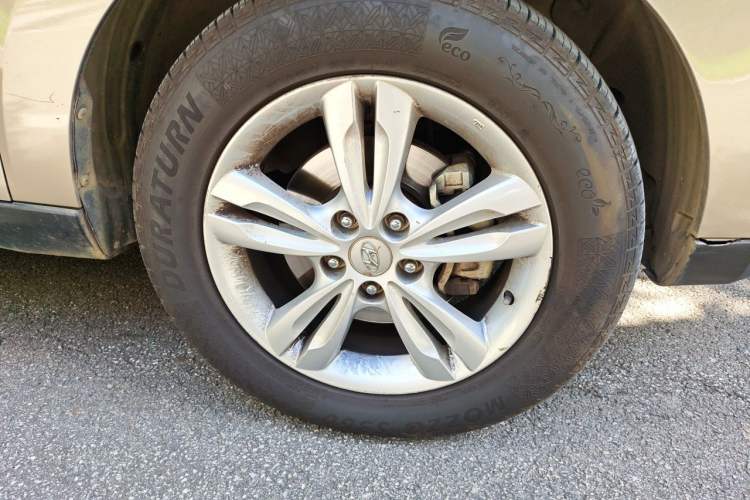 Used Hyundai ix35 2012 2.0L Automatic Two-Wheel Drive Elite Edition GLS Right Front Wheel Hub