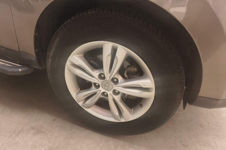 Used Hyundai ix35 2012 2.0L Automatic Two-Wheel Drive Elite Edition GLS Right Front Wheel Hub