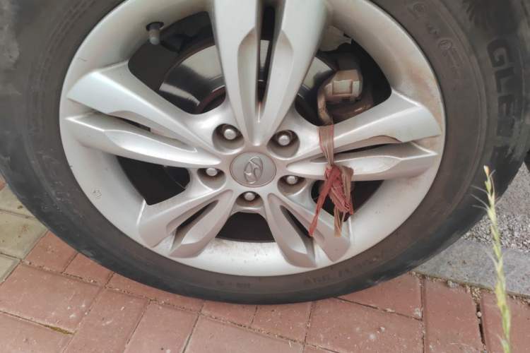 Used Hyundai ix35 2012 2.0L Automatic Two-Wheel Drive Elite Edition GLS Right Front Wheel Hub