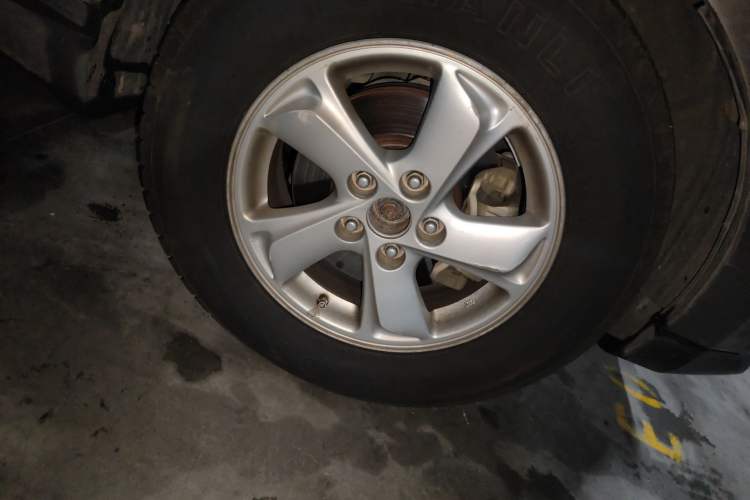 Used Hyundai ix35 2012 2.0L Automatic Two-Wheel Drive New Edition GL Right Front Wheel Hub
