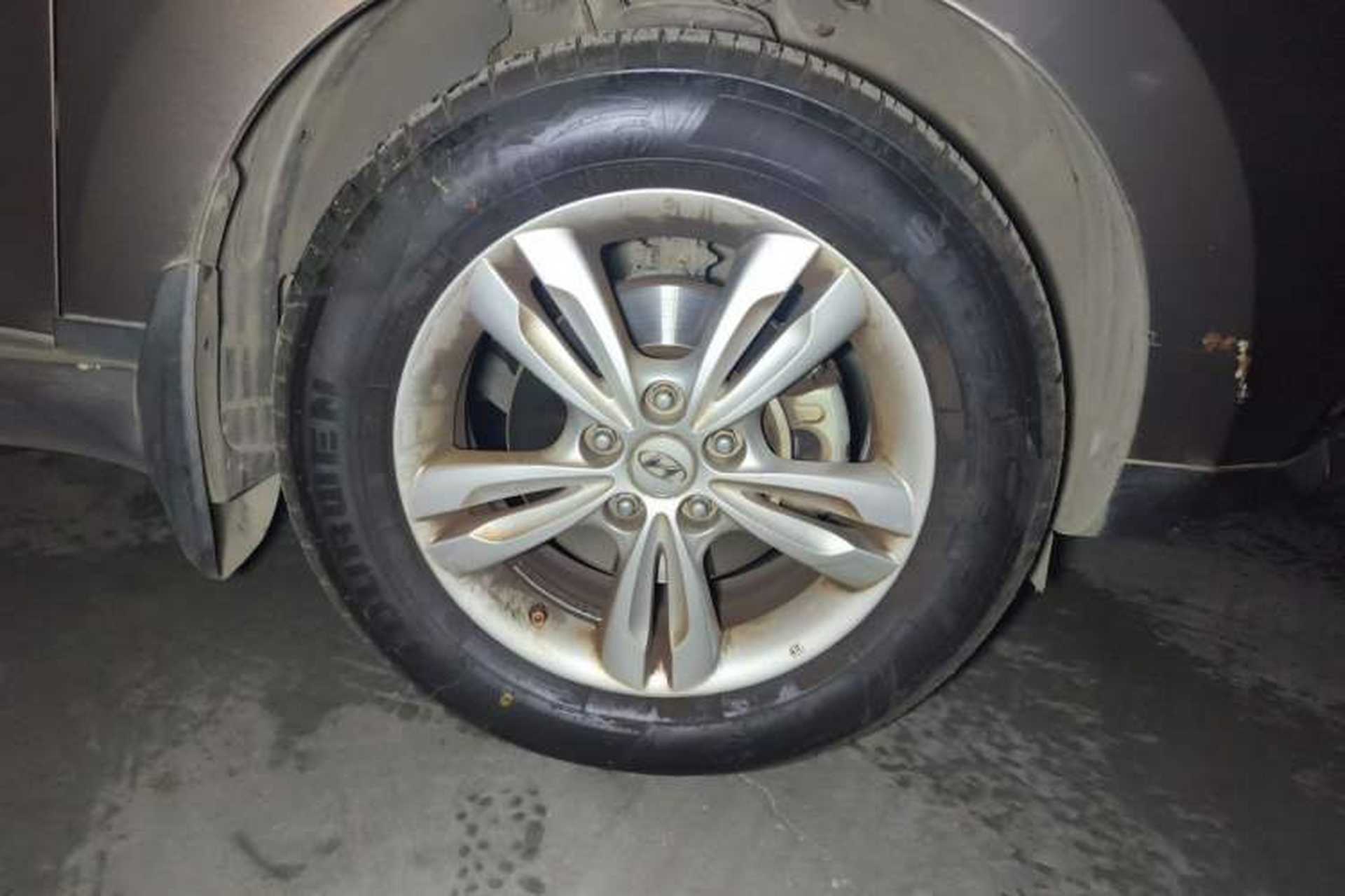 Used Hyundai ix35 2012 2.0L Automatic Two-Wheel Drive Elite Edition GLS Right Front Wheel Hub