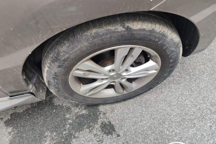 Used Hyundai ix35 2012 2.0L Automatic Two-Wheel Drive Elite Edition GLS Right Front Wheel Hub