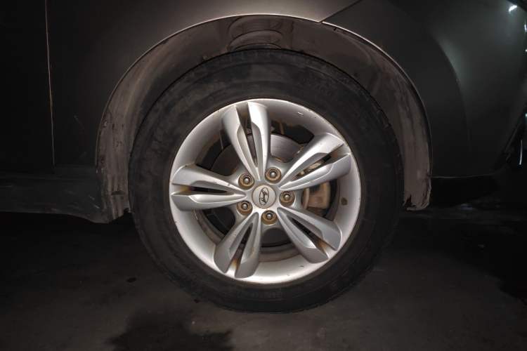 Used Hyundai ix35 2012 2.0L Automatic Two-Wheel Drive Elite Edition GLS Right Front Wheel Hub