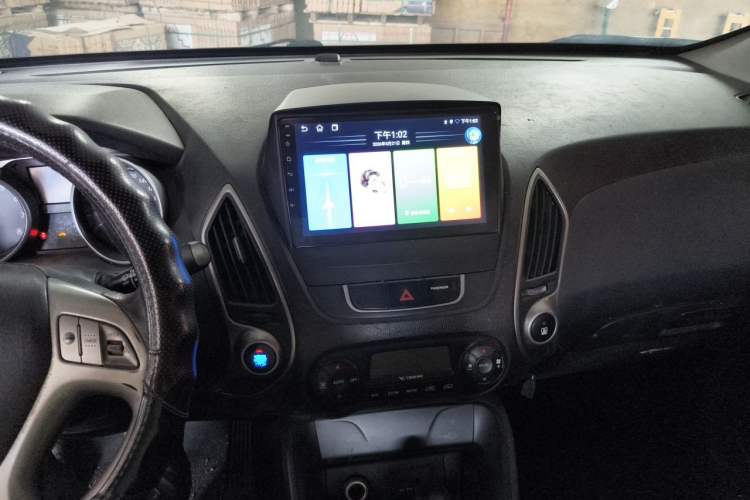 Used Hyundai ix35 2012 2.0L Automatic Two-Wheel Drive Elite Edition GLS Audio And AC Panel