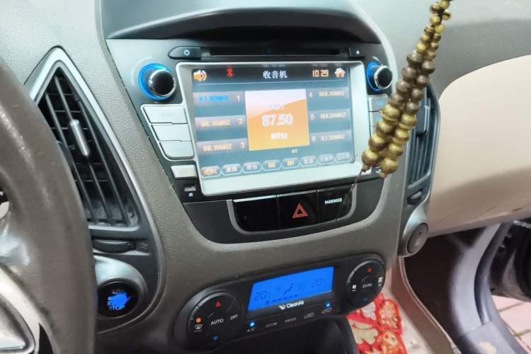 Used Hyundai ix35 2012 2.0L Automatic Two-Wheel Drive New Edition GL Audio And AC Panel