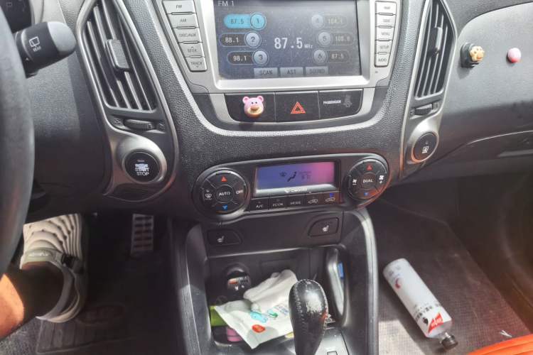 Used Hyundai ix35 2012 2.4L Automatic 4x4 Navigation Edition GLS Audio And AC Panel