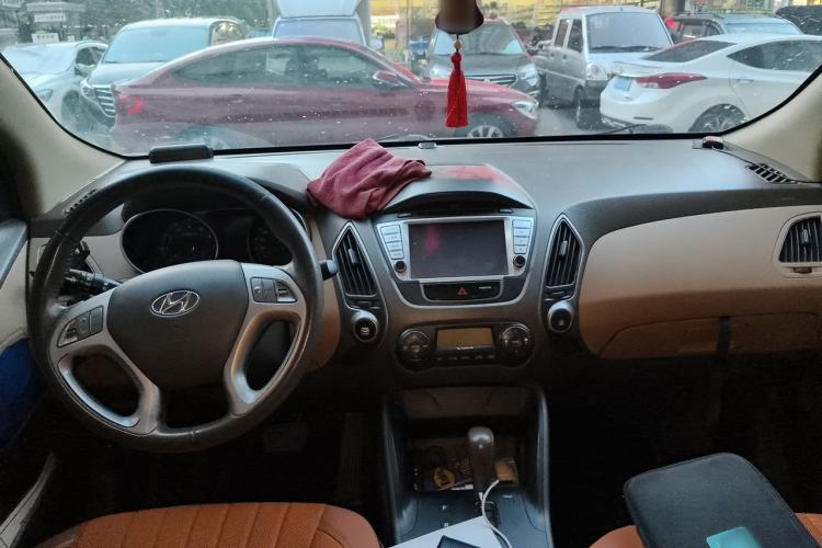 Used Hyundai ix35 2012 2.0L Automatic Two-Wheel Drive New Edition GL Center Console