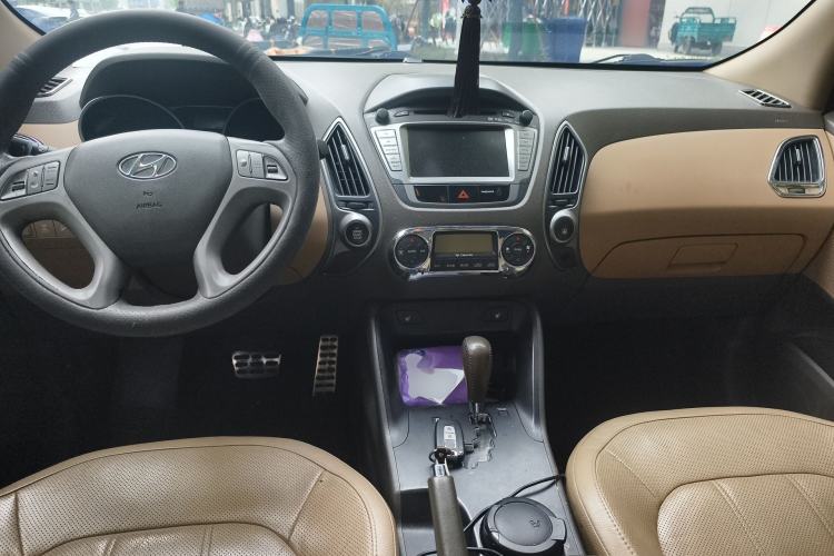 Used Hyundai ix35 2012 2.4L Automatic 4x4 Navigation Edition GLS Center Console