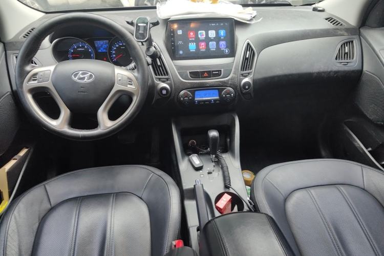 Used Hyundai ix35 2012 2.0L Automatic Two-Wheel Drive Elite Edition GLS Center Console