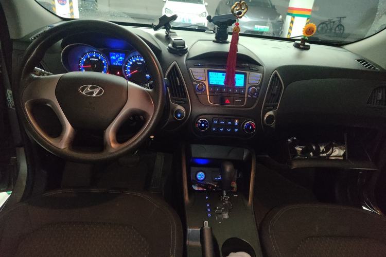 Used Hyundai ix35 2012 2.0L Automatic Two-Wheel Drive New Edition GL Center Console