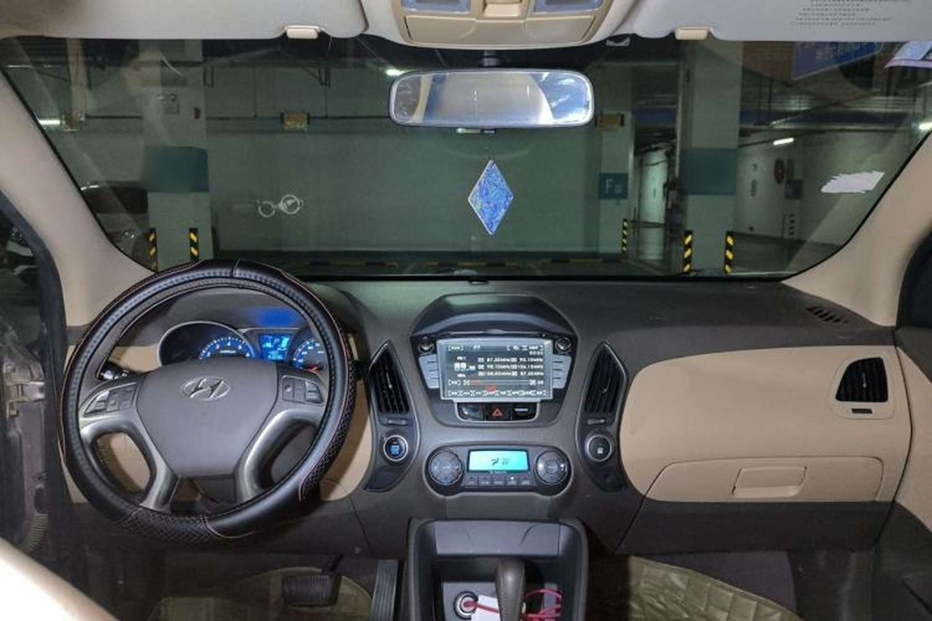 Used Hyundai ix35 2012 2.0L Automatic Two-Wheel Drive Elite Edition GLS Center Console