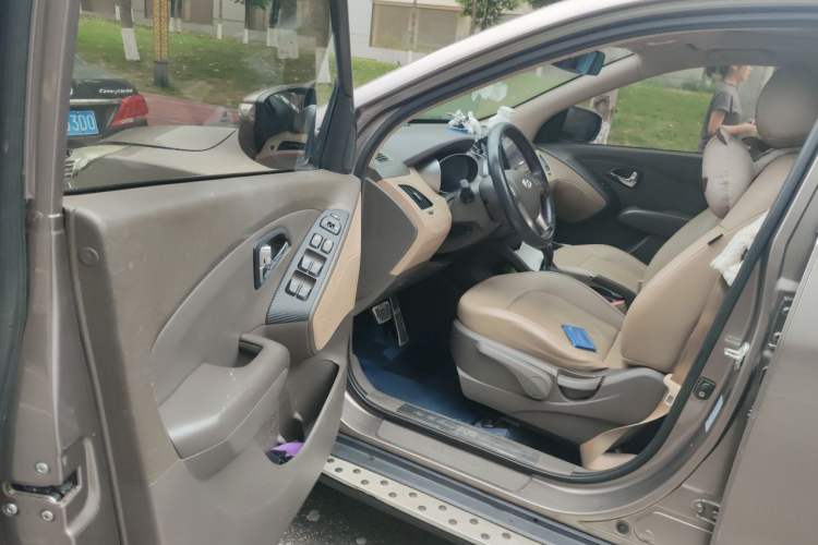 Used Hyundai ix35 2012 2.0L Automatic Two-Wheel Drive Elite Edition GLS Driver Seat