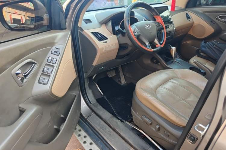 Used Hyundai ix35 2012 2.0L Automatic Two-Wheel Drive Elite Edition GLS Driver Seat