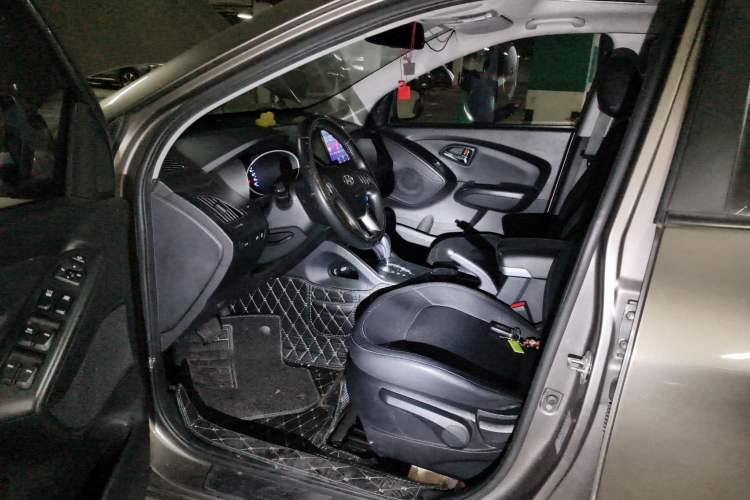 Used Hyundai ix35 2012 2.0L Automatic Two-Wheel Drive Elite Edition GLS Driver Seat