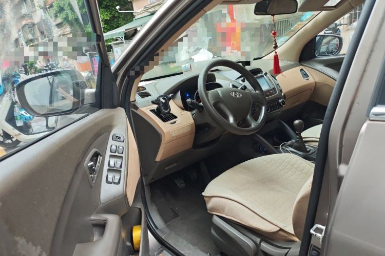 Used Hyundai ix35 2012 2.0L Manual Two-Wheel Drive New Edition GL Driver Seat