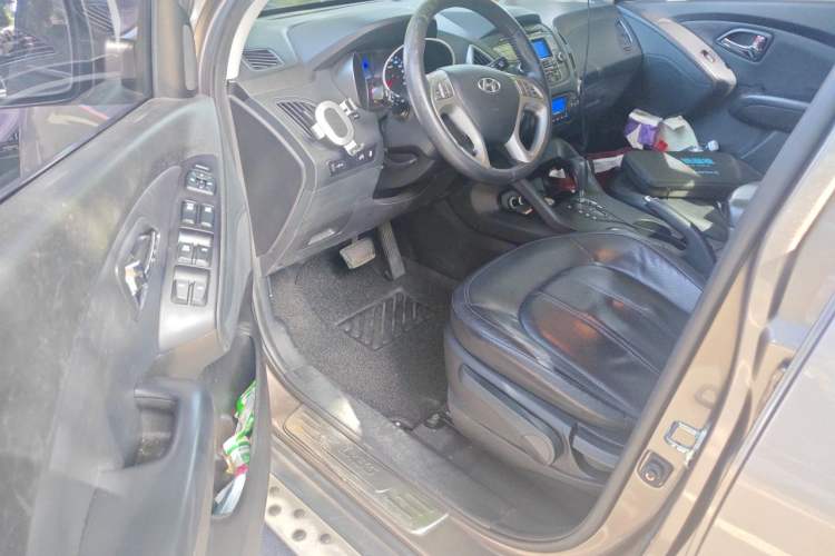 Used Hyundai ix35 2012 2.0L Automatic Two-Wheel Drive Elite Edition GLS Driver Seat