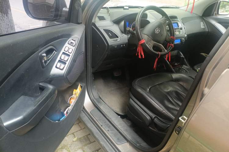 Used Hyundai ix35 2012 2.0L Automatic Two-Wheel Drive Elite Edition GLS Driver Seat