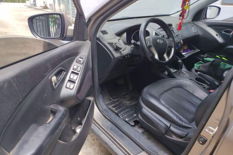 Used Hyundai ix35 2012 2.0L Automatic Two-Wheel Drive Elite Edition GLS Driver Seat