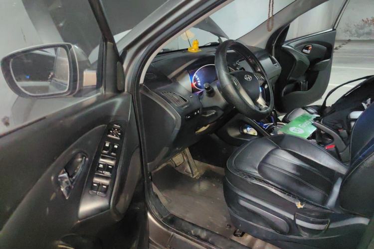 Used Hyundai ix35 2012 2.0L Automatic Two-Wheel Drive Elite Edition GLS Driver Seat