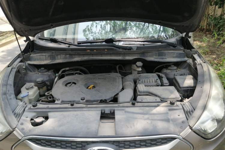 Used Hyundai ix35 2012 2.0L Automatic Two-Wheel Drive Elite Edition GLS Engine Bay