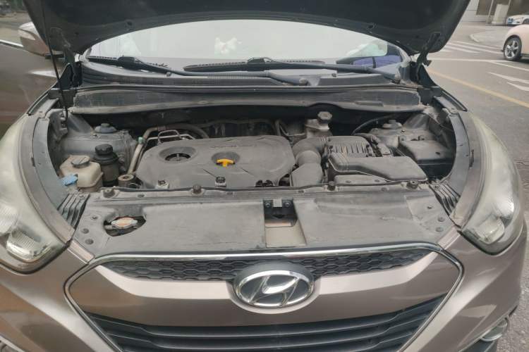 Used Hyundai ix35 2012 2.0L Automatic Two-Wheel Drive Elite Edition GLS Engine Bay
