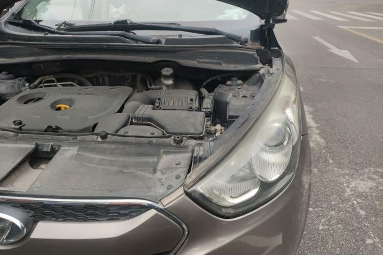 Used Hyundai ix35 2012 2.0L Automatic Two-Wheel Drive Elite Edition GLS Engine Bay Left