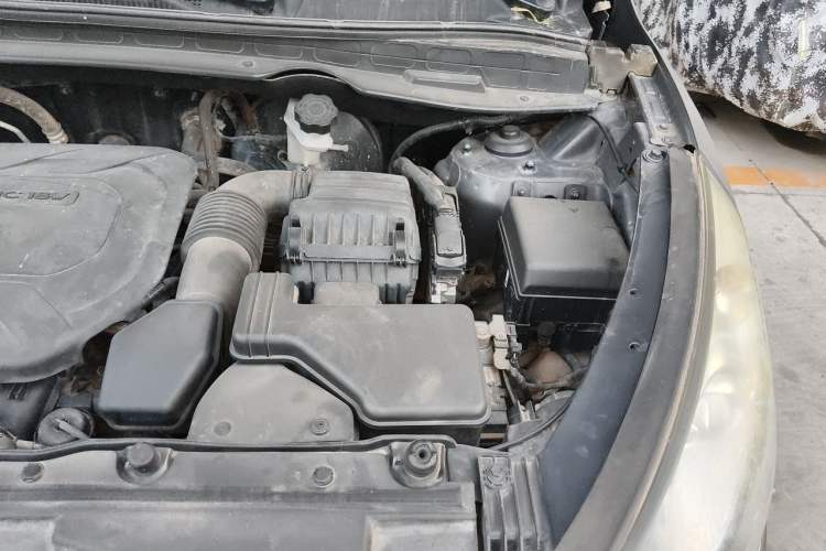 Used Hyundai ix35 2012 2.0L Automatic Two-Wheel Drive New Edition GL Engine Bay Left