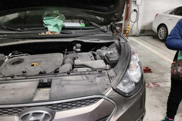 Used Hyundai ix35 2012 2.0L Automatic Two-Wheel Drive Elite Edition GLS Engine Bay Left