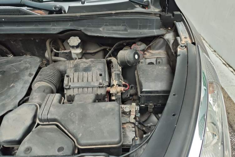Used Hyundai ix35 2012 2.0L Manual Two-Wheel Drive New Edition GL Engine Bay Left