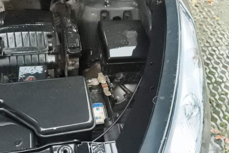 Used Hyundai ix35 2012 2.0L Automatic Two-Wheel Drive New Edition GL Engine Bay Left