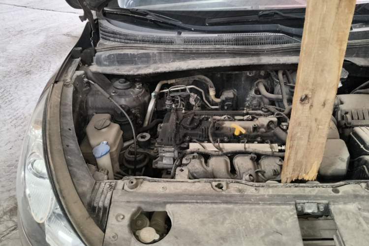 Used Hyundai ix35 2012 2.0L Automatic Two-Wheel Drive Elite Edition GLS Engine Bay Right