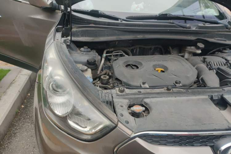 Used Hyundai ix35 2012 2.0L Automatic Two-Wheel Drive Elite Edition GLS Engine Bay Right