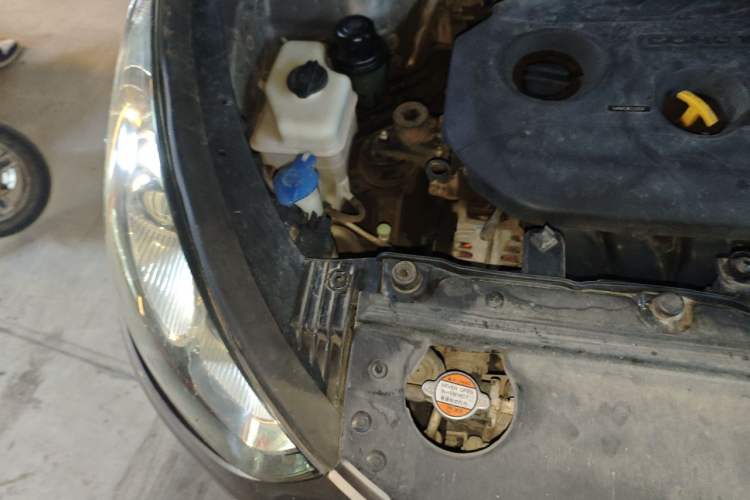 Used Hyundai ix35 2012 2.0L Automatic Two-Wheel Drive Elite Edition GLS Engine Bay Right