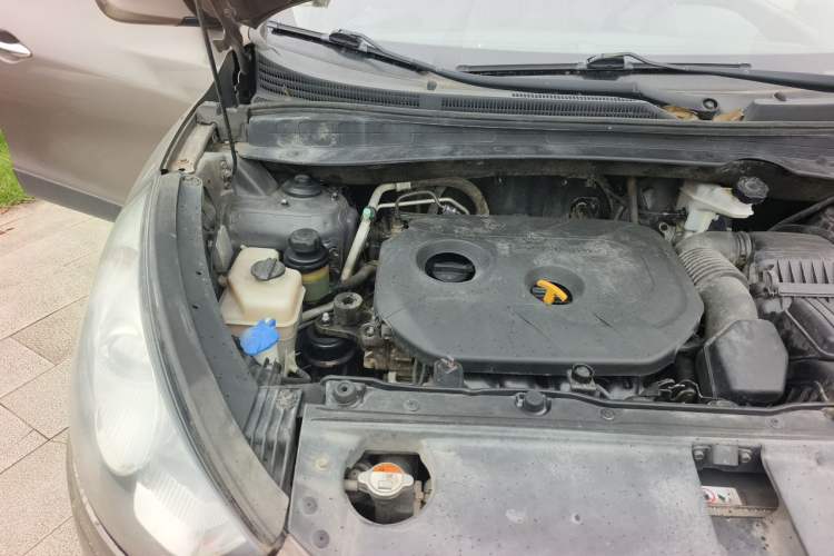 Used Hyundai ix35 2012 2.0L Automatic Two-Wheel Drive Elite Edition GLS Engine Bay Right