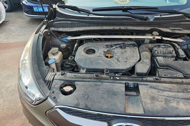 Used Hyundai ix35 2012 2.0L Automatic Two-Wheel Drive Elite Edition GLS Engine Bay Right