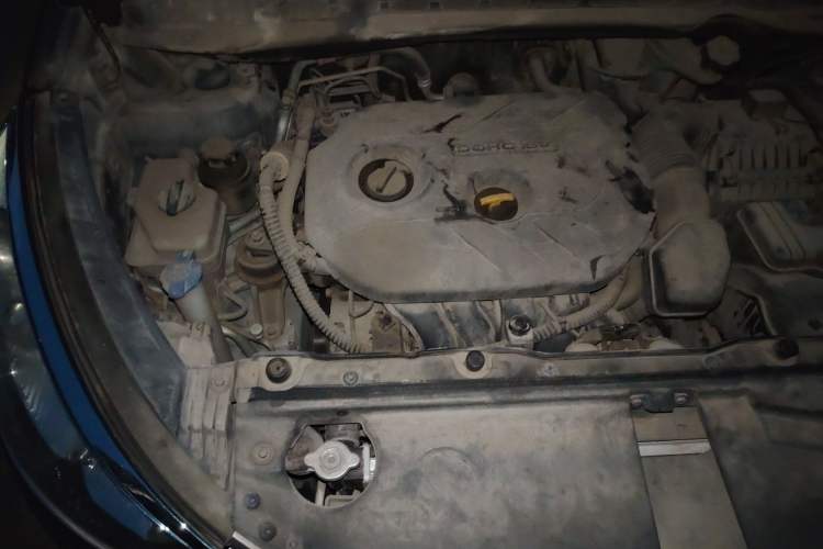 Used Hyundai ix35 2012 2.0L Automatic Two-Wheel Drive Elite Edition GLS Engine Bay Right