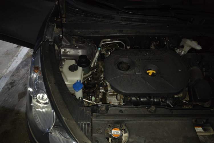 Used Hyundai ix35 2012 2.0L Automatic Two-Wheel Drive Elite Edition GLS Engine Bay Right