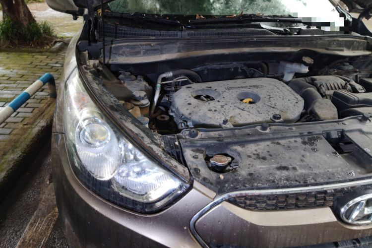 Used Hyundai ix35 2012 2.0L Automatic Two-Wheel Drive Elite Edition GLS Engine Bay Right