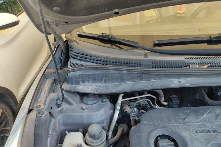 Used Hyundai ix35 2012 2.0L Automatic Two-Wheel Drive Elite Edition GLS Engine Bay Right