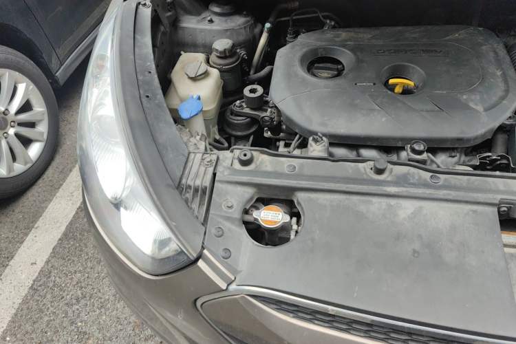 Used Hyundai ix35 2012 2.0L Automatic Two-Wheel Drive Elite Edition GLS Engine Bay Right