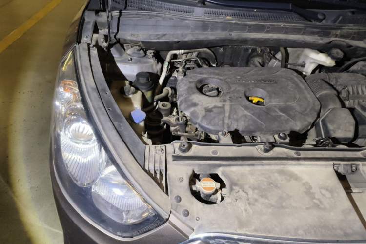Used Hyundai ix35 2012 2.0L Automatic Two-Wheel Drive Elite Edition GLS Engine Bay Right