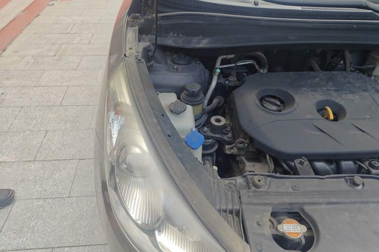 Used Hyundai ix35 2012 2.0L Automatic Two-Wheel Drive Elite Edition GLS Engine Bay Right
