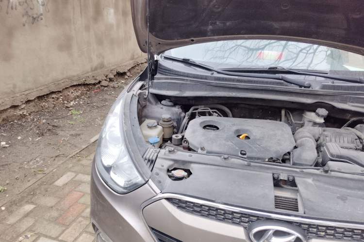 Used Hyundai ix35 2012 2.0L Automatic Two-Wheel Drive Elite Edition GLS Engine Bay Right