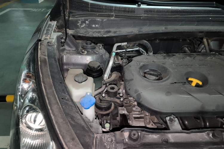 Used Hyundai ix35 2012 2.0L Automatic Two-Wheel Drive Elite Edition GLS Engine Bay Right