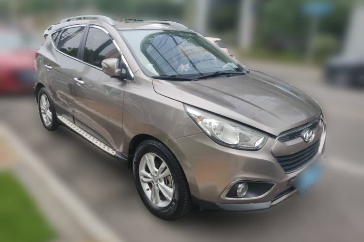 Used Hyundai ix35 2012 2.0L Automatic Two-Wheel Drive Elite Edition GLS Front Right 45 Deg