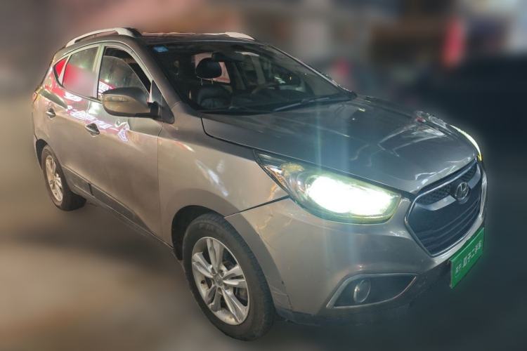 Used Hyundai ix35 2012 2.0L Automatic Two-Wheel Drive Elite Edition GLS Front Right 45 Deg