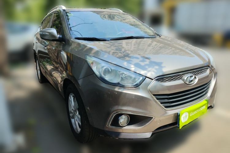 Used Hyundai ix35 2012 2.0L Automatic Two-Wheel Drive Elite Edition GLS Front Right 45 Deg