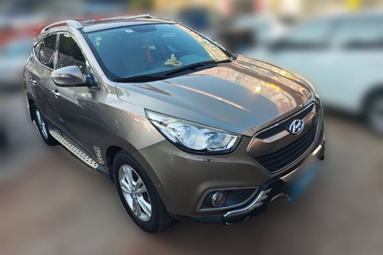 Used Hyundai ix35 2012 2.0L Automatic Two-Wheel Drive Elite Edition GLS Front Right 45 Deg