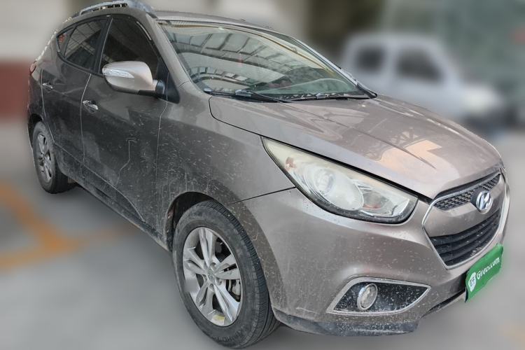 Used Hyundai ix35 2012 2.0L Automatic Two-Wheel Drive New Edition GL Front Right 45 Deg