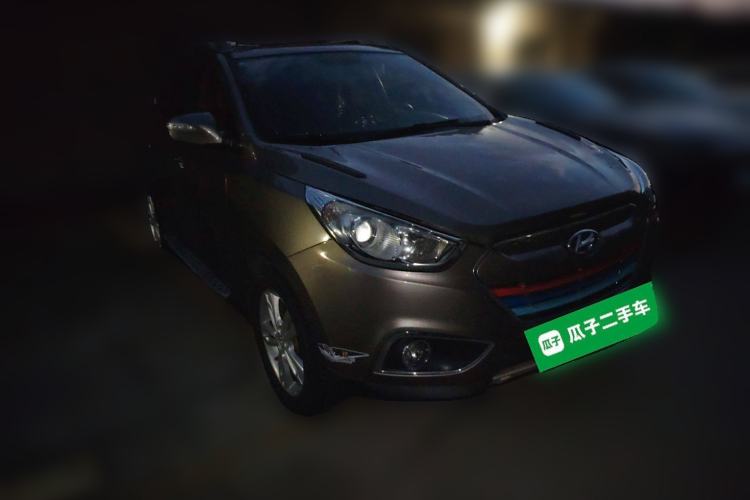 Used Hyundai ix35 2012 2.0L Automatic Two-Wheel Drive Elite Edition GLS Front Right 45 Deg
